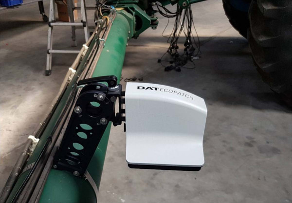 Kamery DAT EcoPatch na ramenech postřikovače rozeznávají plevele a zajistí optimální ošetření