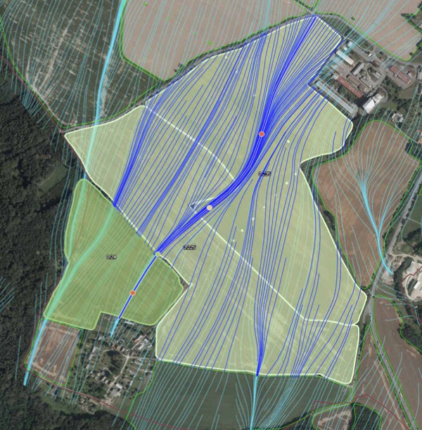 Obr. 3: Výsledky určení maximální přípustné délky pozemku v modulu „Optimalizace velikosti pozemků“; vyznačená jsou místa, kde by měl být odtok přerušen. Modře jsou vybarvené odtokové linie