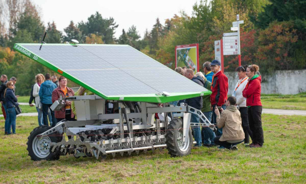 Obr. 6: Využívanie robotov v rastlinnej výrobe (Rastlinolekárske dni, Nitra, 2022