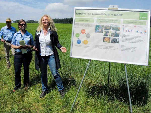 Susann Kluge, ředitelka agro divize společnosti BASF pro Českou a Slovenskou republiku, podporuje rozvoj udržitelného zemědělství a využití nektarodárných biopásů
