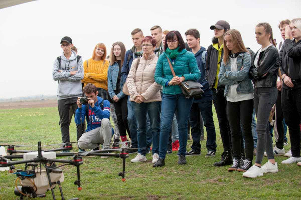 Ukážka využitia dronu pri ochrane rastlín - Rastlinolekárske dni Nitra, 2019